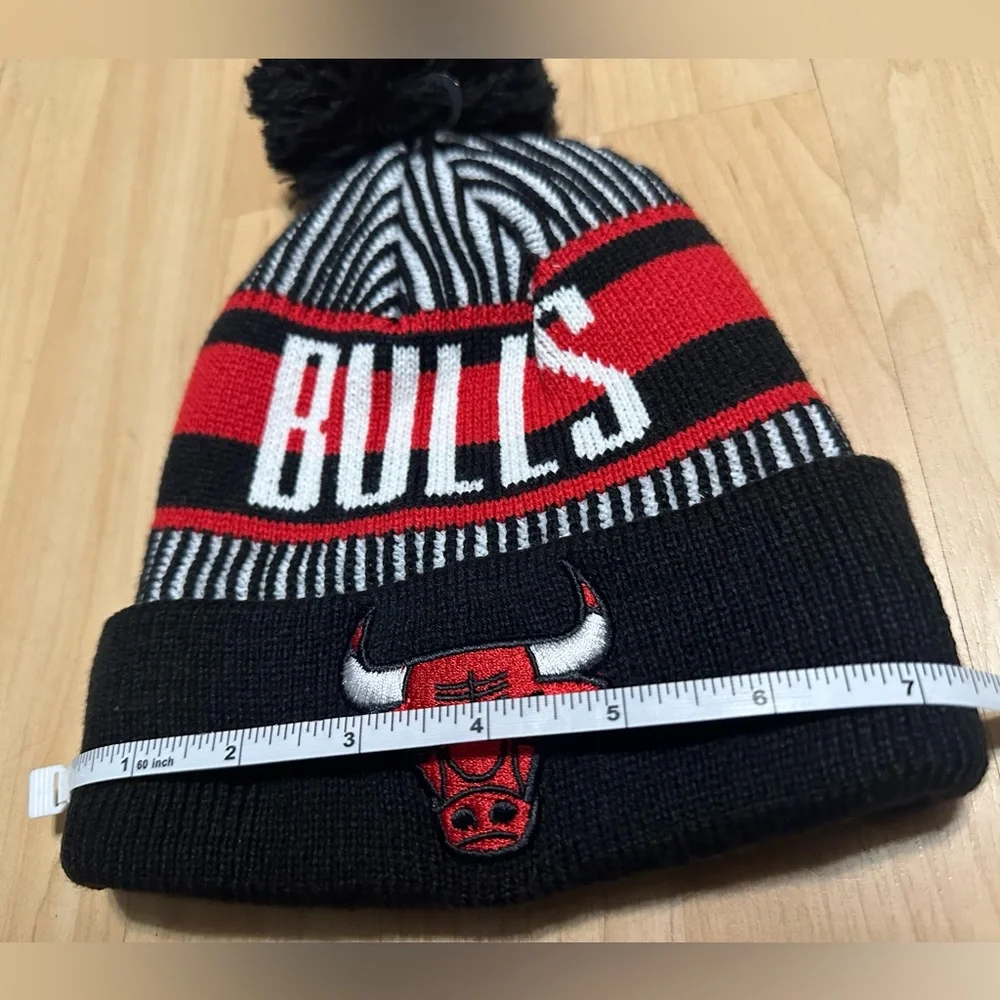 Chicago Bulls Pom-Pom Beanie